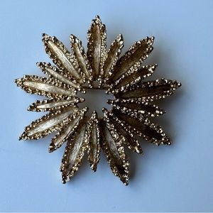 Vintage Avon Starburst Flower Pin Brooch